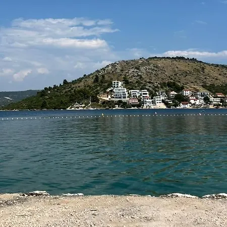 Lucija 罗戈兹尼察