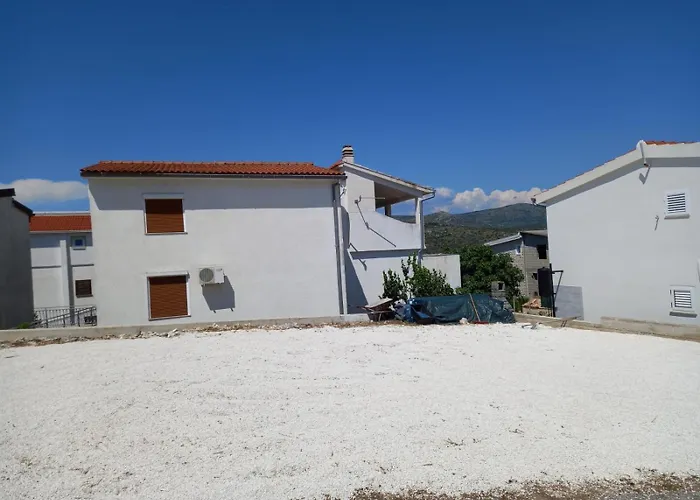 公寓 Lucija 罗戈兹尼察