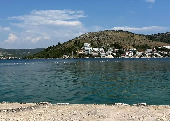 Lucija 罗戈兹尼察